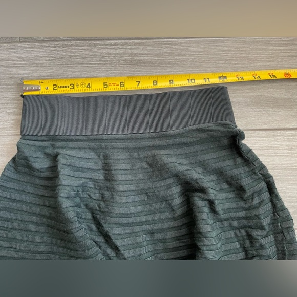 Club Monaco women’s mini skirt deep olive/green and black, size XS••• - Picture 11 of 11